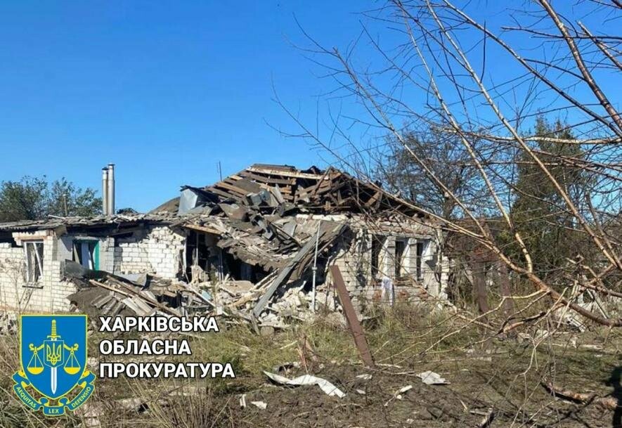 Російські війська скинули авіабомбу на житлові будинки в Харківській області: є поранений, - ВІДЕО