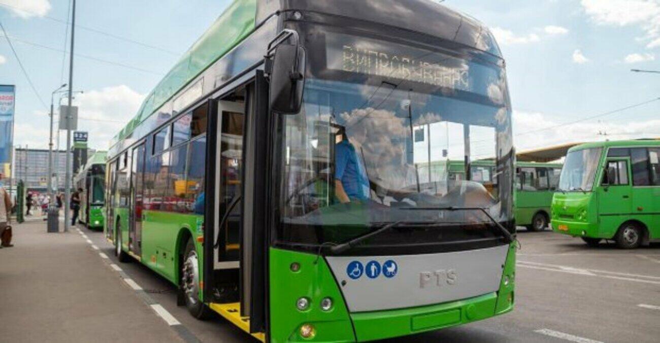 Зміни в русі громадського транспорту на завтра
