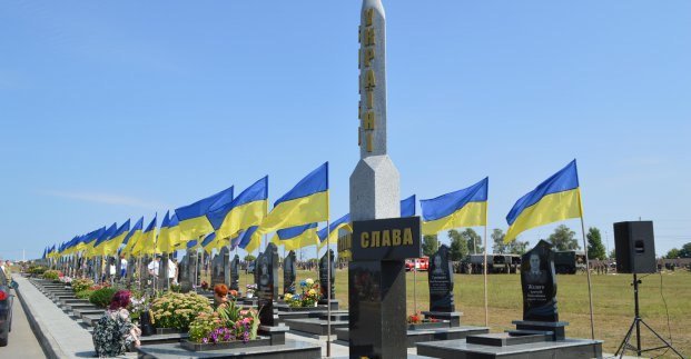 У Харкові триває перепоховання загиблих військових на Алеї Слави