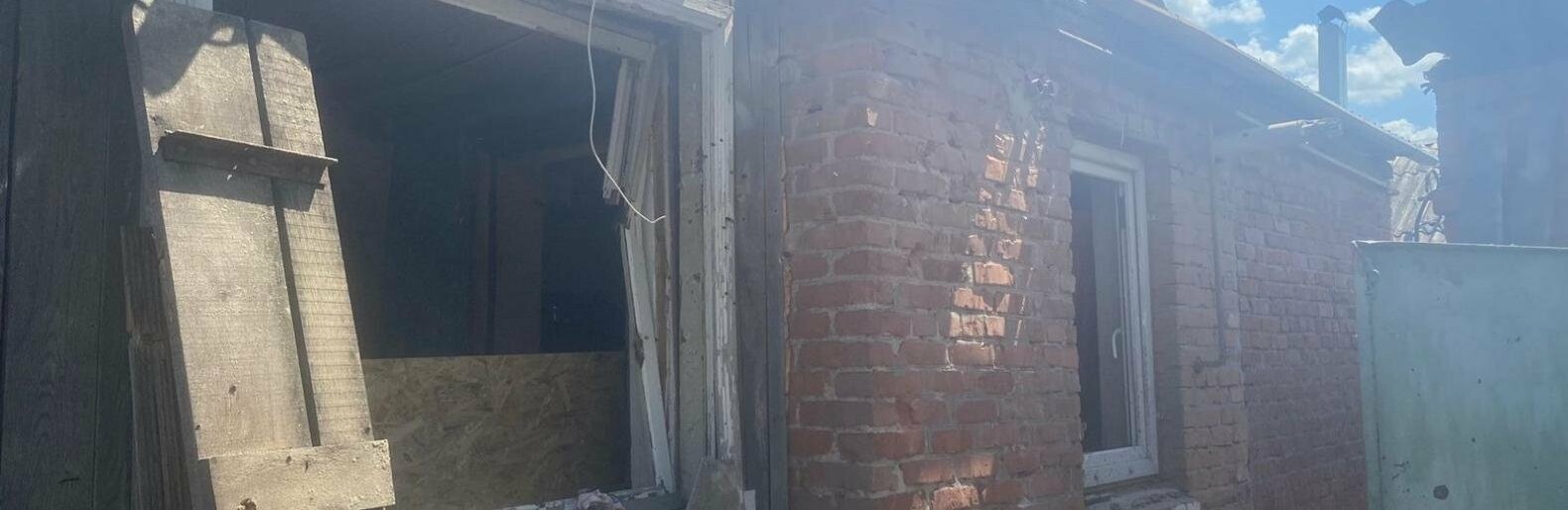 На Харківщині за добу окупанти обстріляли чотири райони: удари завдано по аміакпроводу, пошкоджені будинки
