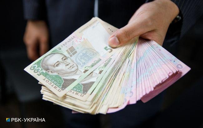До 33 тисяч на сім'ю: як переселенцям та постраждалим від війни отримати нові виплати від міжнародної організації 
