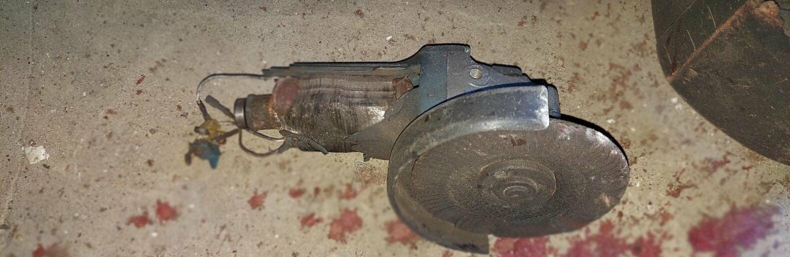 У Харківській області чоловіку відірвало пальці, коли він розпилював болгаркою невідомий предмет, - ФОТО