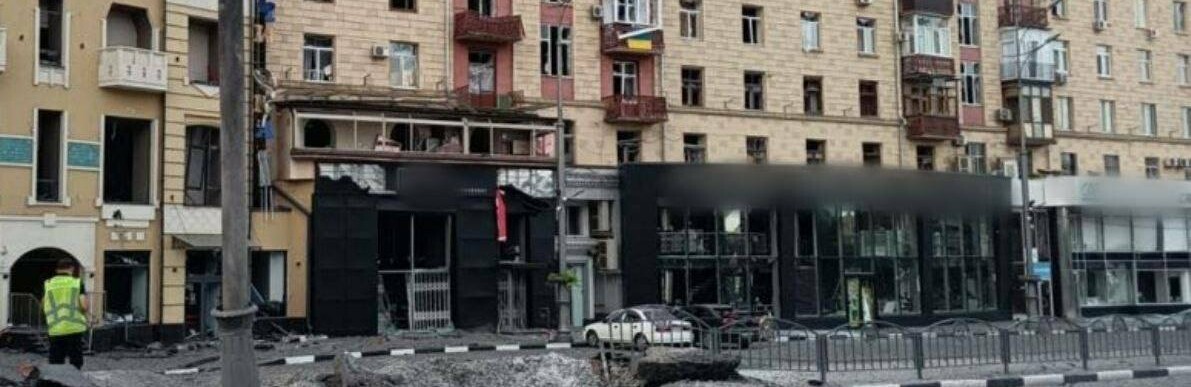 Наслідки нічного обстрілу Харкова 27 серпня: росіяни гатили по центру ракетами С-300, - ФОТО