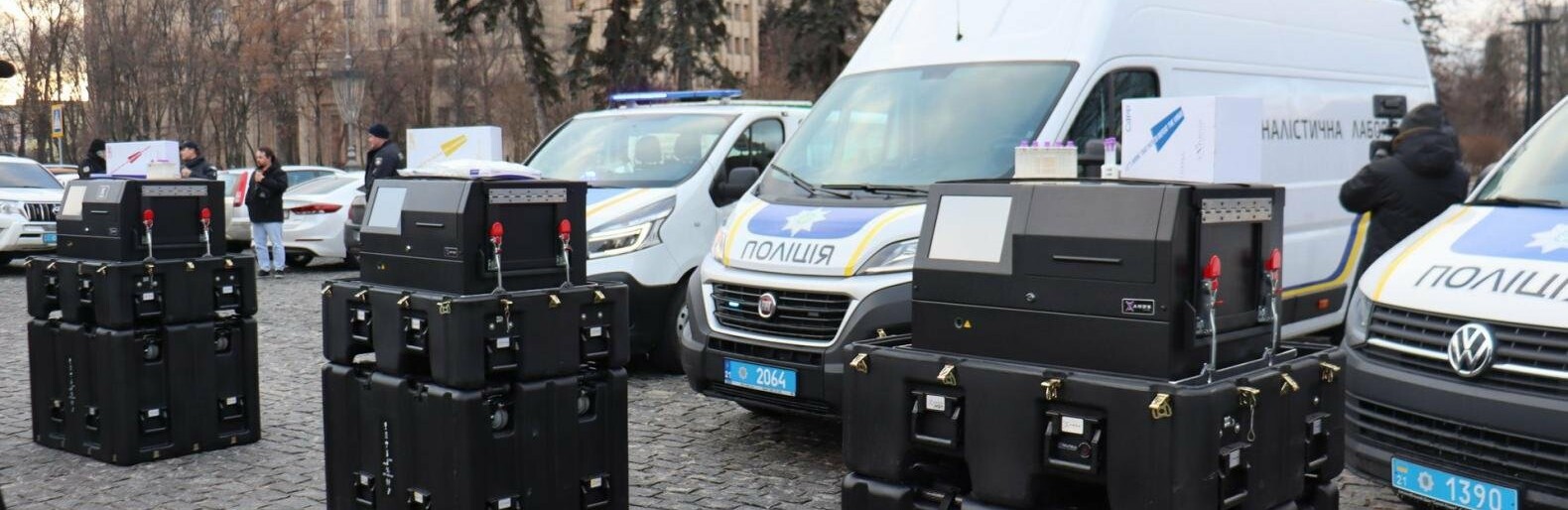 Харківська поліція отримала три найсучасніші ДНК-лабораторії від сина Воррена Баффета, - ФОТО