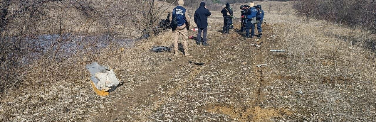 Поїхали на рибалку: у Харківській області на міні підірвався автомобіль, загинула людина, - ФОТО