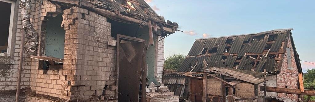 Окупанти обстріляли Вовчанськ на Харківщині: поранено чоловіка, пошкоджено будинки, - ФОТО