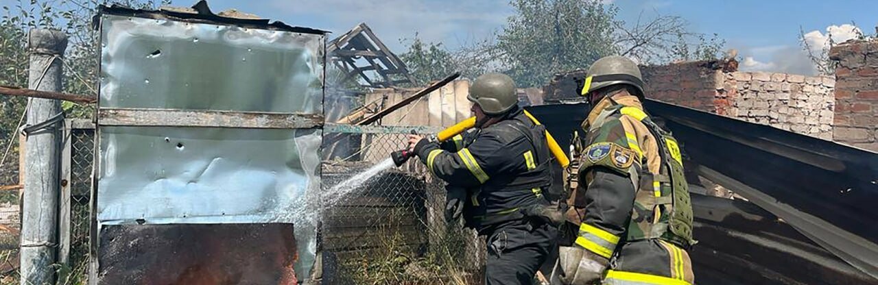 На Харківщині за добу окупанти обстріляли пʼять районів області: загинула жінка, поранено чоловіка, сталися пожежі