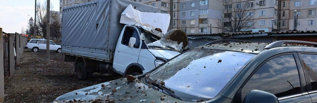 За добу окупанти обстріляли Харків та чотири райони області: пошкоджено освітній заклад, будинки, декілька автомобілів