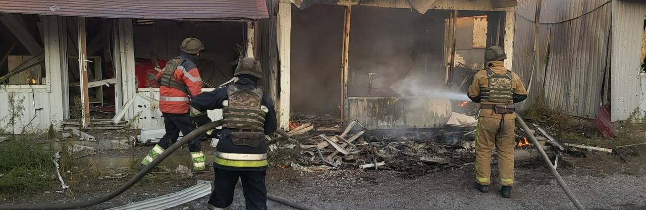 На Харківщині за добу окупанти обстріляли пʼять районів: поранено людину, знищено магазин, пошкоджено ідальню, - ФОТО