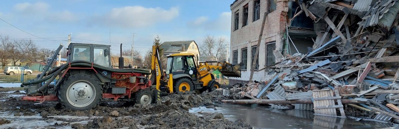 У Харкові усувають аварію на мережах водопостачання, що виникла внаслідок ракетного удару в Основ'янському районі