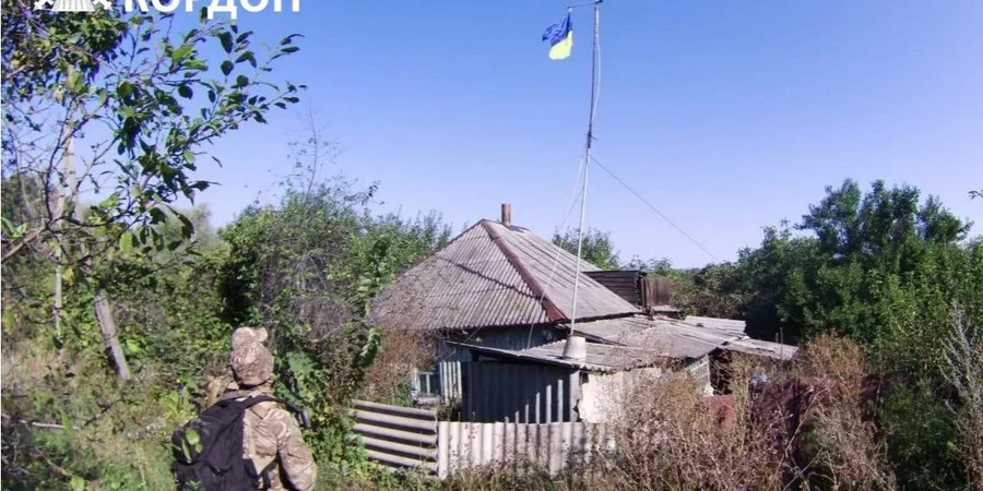 На Харківщині бійці бригади Гвардії наступу підняли прапор України у двух селах на кордоні з рф, - ФОТО, ВІДЕО