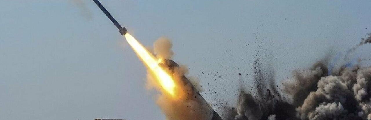 Окупанти обстріляли Харків трьома ракетами С-300: пошкоджено будівлю та тролейбус 