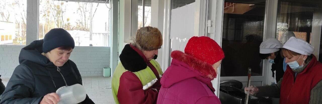 У Салтівському Хакрова районі запрацювали пункти видачі гарячого харчування: адреси та розклад роботи, - ФОТО