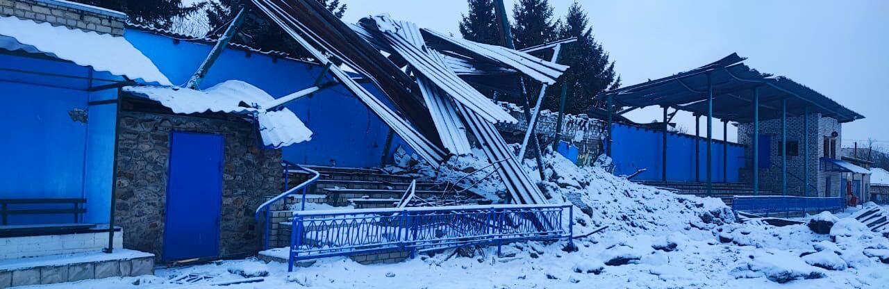 Окупанти обстріляли  ракетами С-300 Куп‘янськ: пошкоджено спортивний стадіон та дитячий садок, - ФОТО