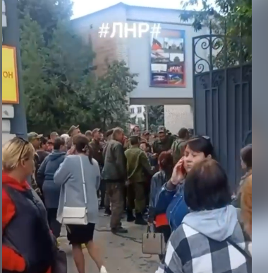 У Луганську мобілізовані, яких ЗСУ вибили з Харківщини, влаштували бунт проти відправки на фронт у “днр”, - ВІДЕО