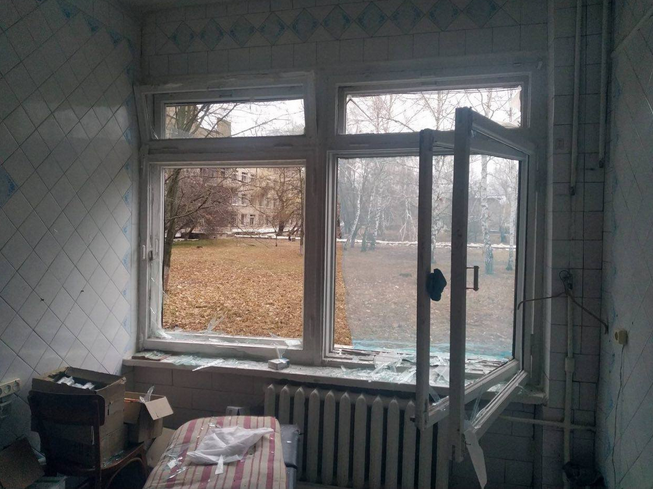 На Харківщині за добу окупанти обстріляли три райони: поранено фельдшера, пошкоджено будинок