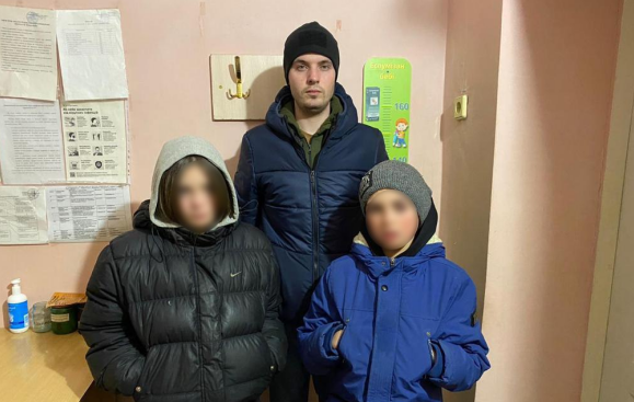 У Харкові поліцейські виявили двох дітей без супроводу дорослих: вони приїхали в місто 