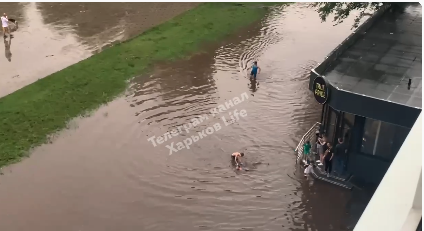 Харків через зливу та буревій перетворився у Венецію, - ФОТО, ВІДЕО