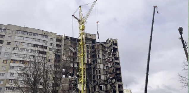 У Харкові почали демонтаж першого підʼїзду багатоповерхівки на вулиці Наталії Ужвій, 82