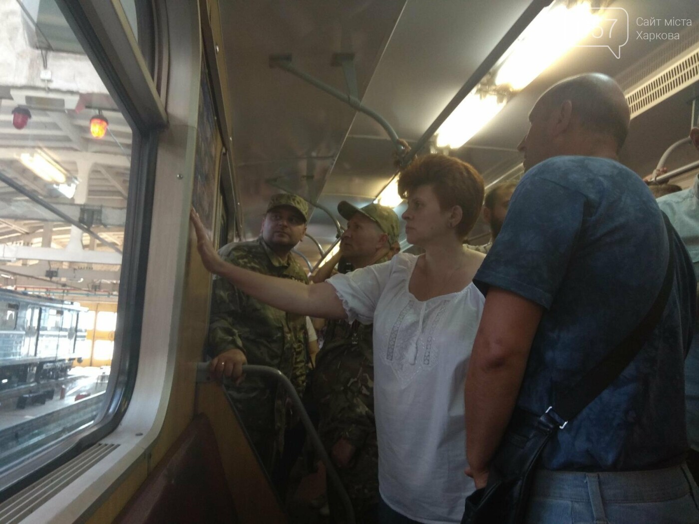 Вагон памяти героям АТО. В харьковской подземке запустили с..., фото-4 Вагон памяти героям АТО. В харьковской подземке запустили состав с фотографиями погибших бойцов, - ФОТО, фото-4