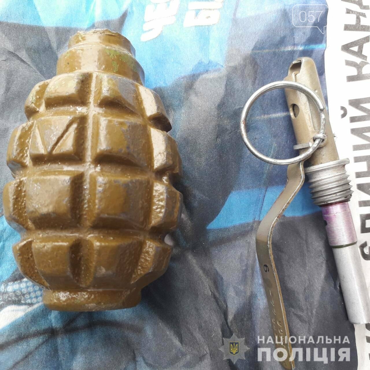 На Харьковщине мужчина хранил дома гранату, - ФОТО, фото-1 На Харьковщине мужчина хранил дома гранату, - ФОТО, фото-1