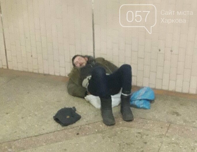 Тепло и комфорт: как бездомные «прописались» в харьковской..., фото-1 Тепло и комфорт: как бездомные «прописались» в харьковской подземке, - ФОТО, фото-1