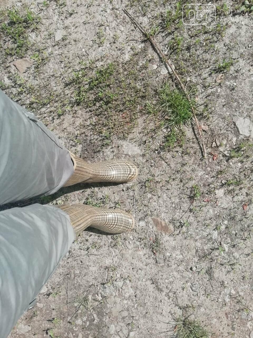 Трупы собак в мешках, телевизоры и ушные палочки. Как харьковчане убирают мусорные острова на реке Уды, - ФОТО, ВИДЕО , фото-4