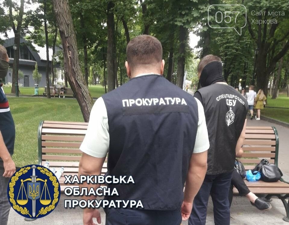 В Саду Шевченко задержали чиновника Госпотребслужбы, требовавшего взятку, - ФОТО, фото-1