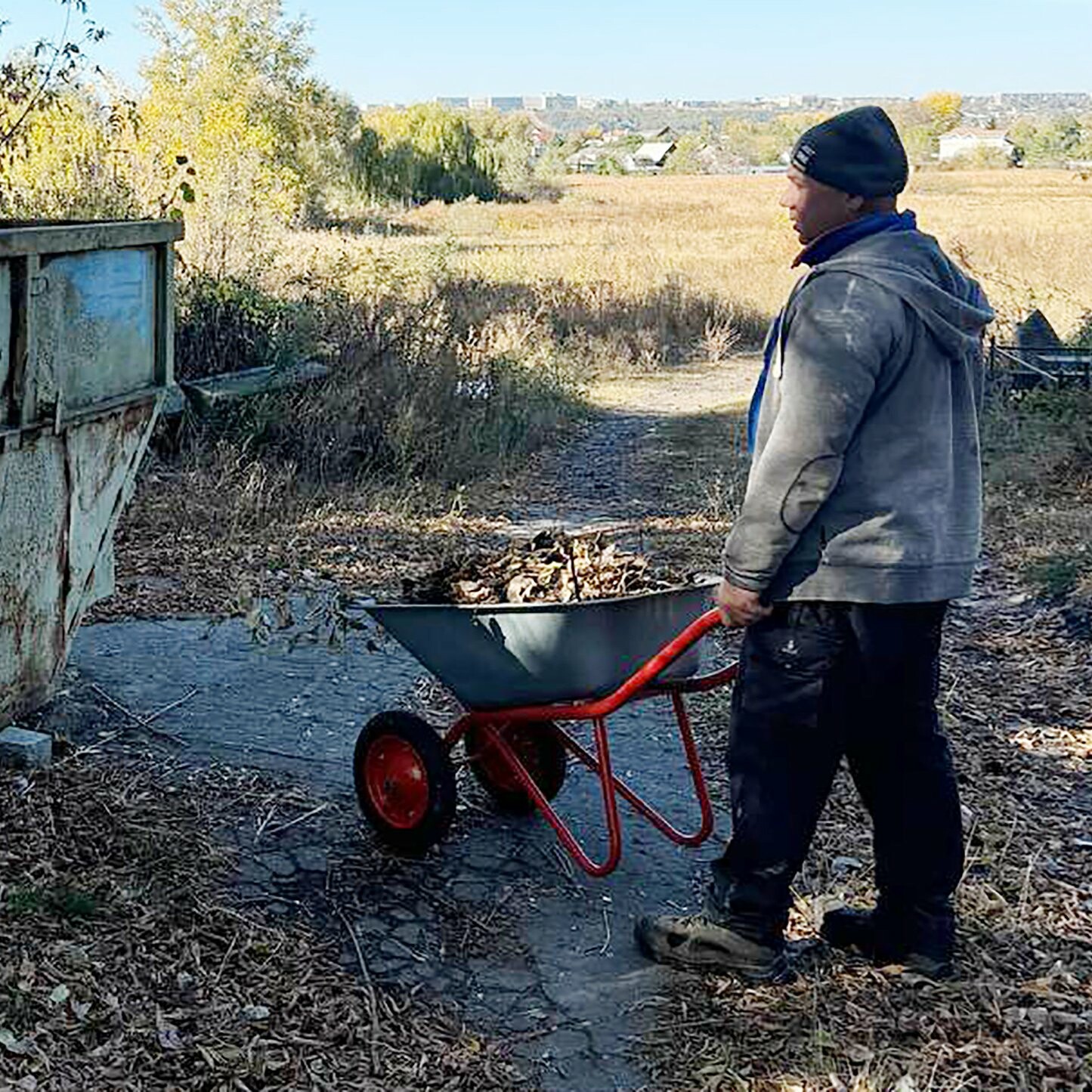 За минулий тиждень вони прибрали 23 га територій та вивезли 212 куб. м сміття. Комунальники продовжують підготовку до зимового періоду.