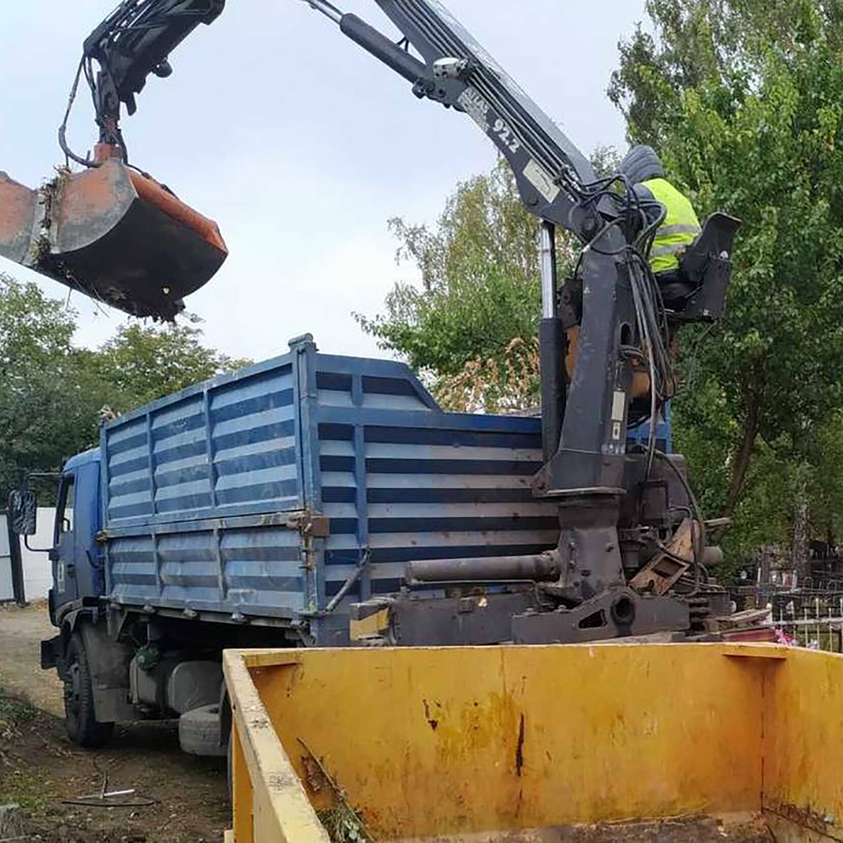 За минулий тиждень вони прибрали 23 га територій та вивезли 212 куб. м сміття. Комунальники продовжують підготовку до зимового періоду.