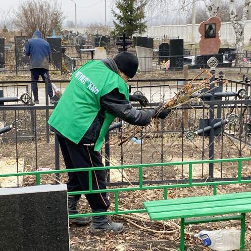 За минулий тиждень прибрано 24 га територій та вивезено 119 куб. м сміття. Крім того, комунальники обрізають сухі гілки та видаляють паросль.