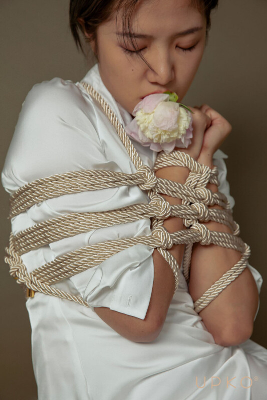 Мотузка для бондажа UPKO Restraint Bondage Rope, золота, 10 м - Изображение 3
