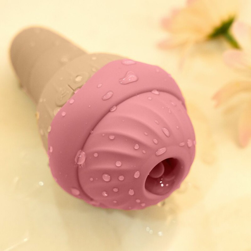 Вібратор для клітора у формі морозива Sweet Em Ice Cream з вакуумом та язичком, рожевий, 10.8 x 6.1 см - Зображення 3