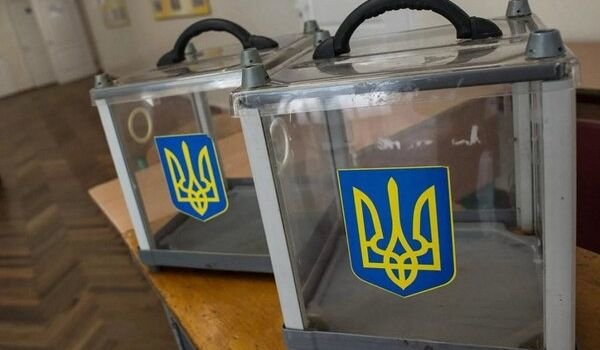 На Харьковщине неизвестные порезали агитационные палатки кандидатов в народные депутаты