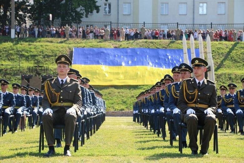 Фотографии молодых военных