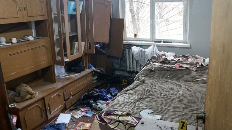 Угрожал бывшей жене: в Харькове мужчина гранатами взорвал квартиру и лишился руки, - ВИДЕО