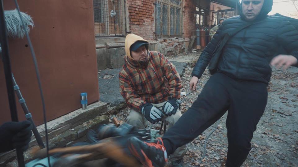 Активисты "Национального корпуса" разгромили декорации к во..., фото-1 Активисты "Национального корпуса" разгромили декорации к военному сериалу, который снимают в Харькове и устроили потасовку с полицией , фото-1