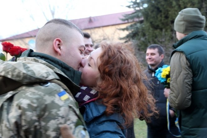 Но даже те, кто не выражают агрессии, имеют некую эмоциональную хол... Но даже те, кто не выражают агрессии, имеют некую эмоциональную холодность. Это также обусловлено военными реалиями, когда нужно выстоять при виде...