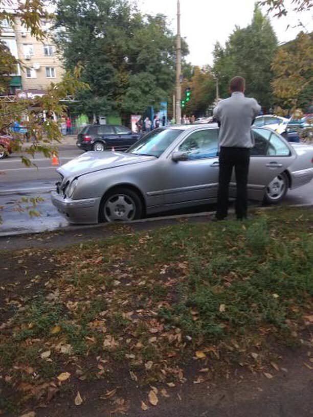 авария на хтз мерседес авария на хтз мерседес