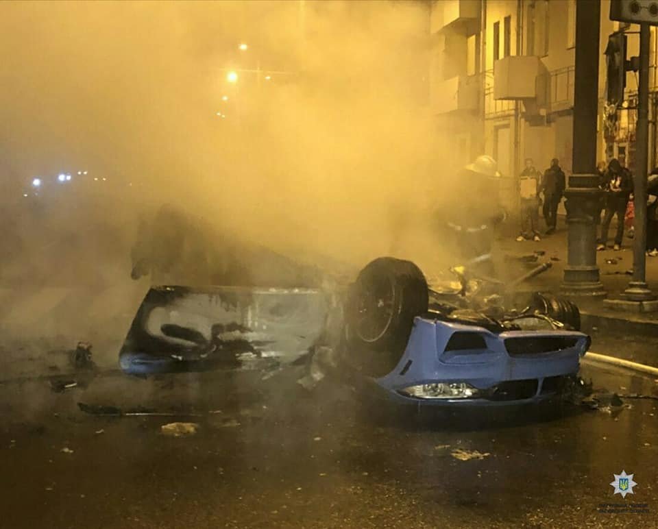 Тройное ДТП в Харькове. Один из автомобилей перевернулся и..., фото-1 Тройное ДТП в Харькове. Один из автомобилей перевернулся и загорелся, - ФОТО, фото-1