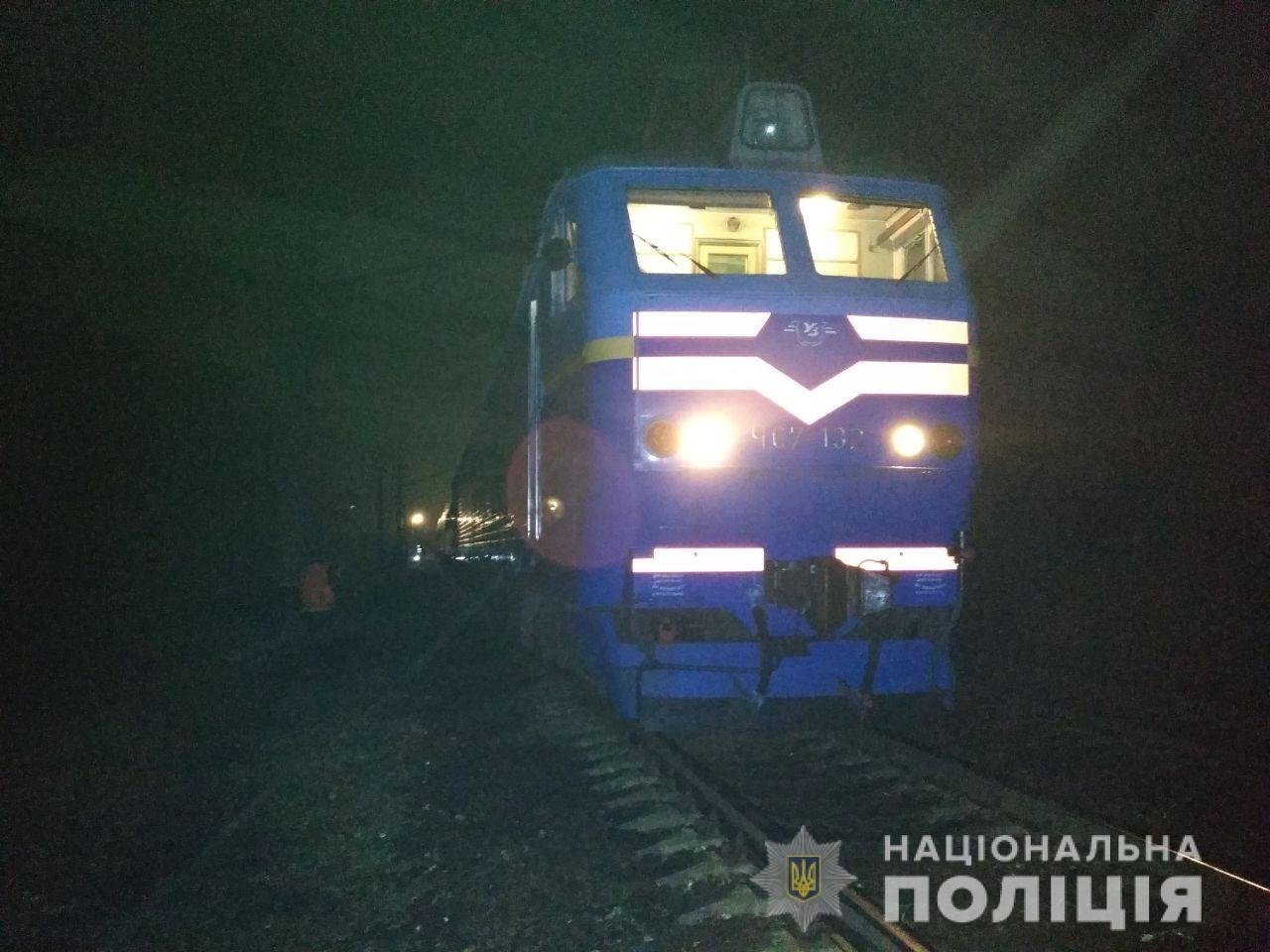 Под Харьковом поезд насмерть сбил мужчину, который сидел на..., фото-1 Под Харьковом поезд насмерть сбил мужчину, который сидел на рельсах, - ФОТО, фото-1