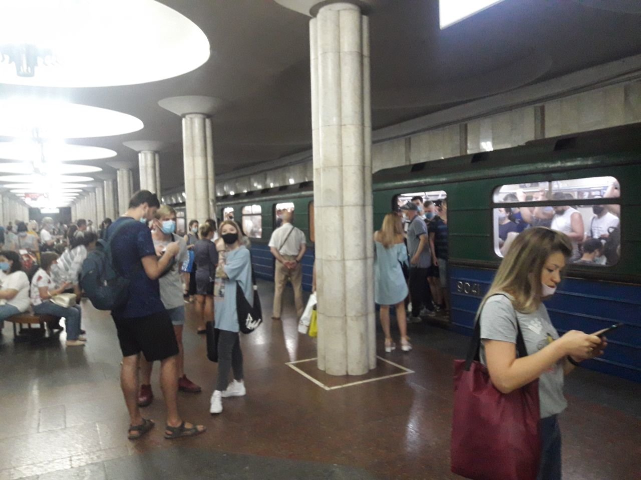 Последнее метро. В станции метро откололась. Т12 метрополитена.