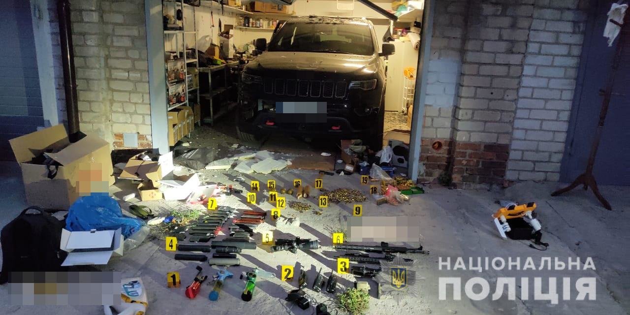 Самоубийство в центре Харькова: у погибшего дома нашли арсенал боеприпасов, - ФОТО