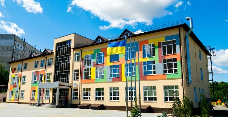 Образовательный комплекс в микрорайоне «Надежда» в поселке Песочин Харьковской области Образовательный комплекс в микрорайоне «Надежда» в поселке Песочин Харьковской области