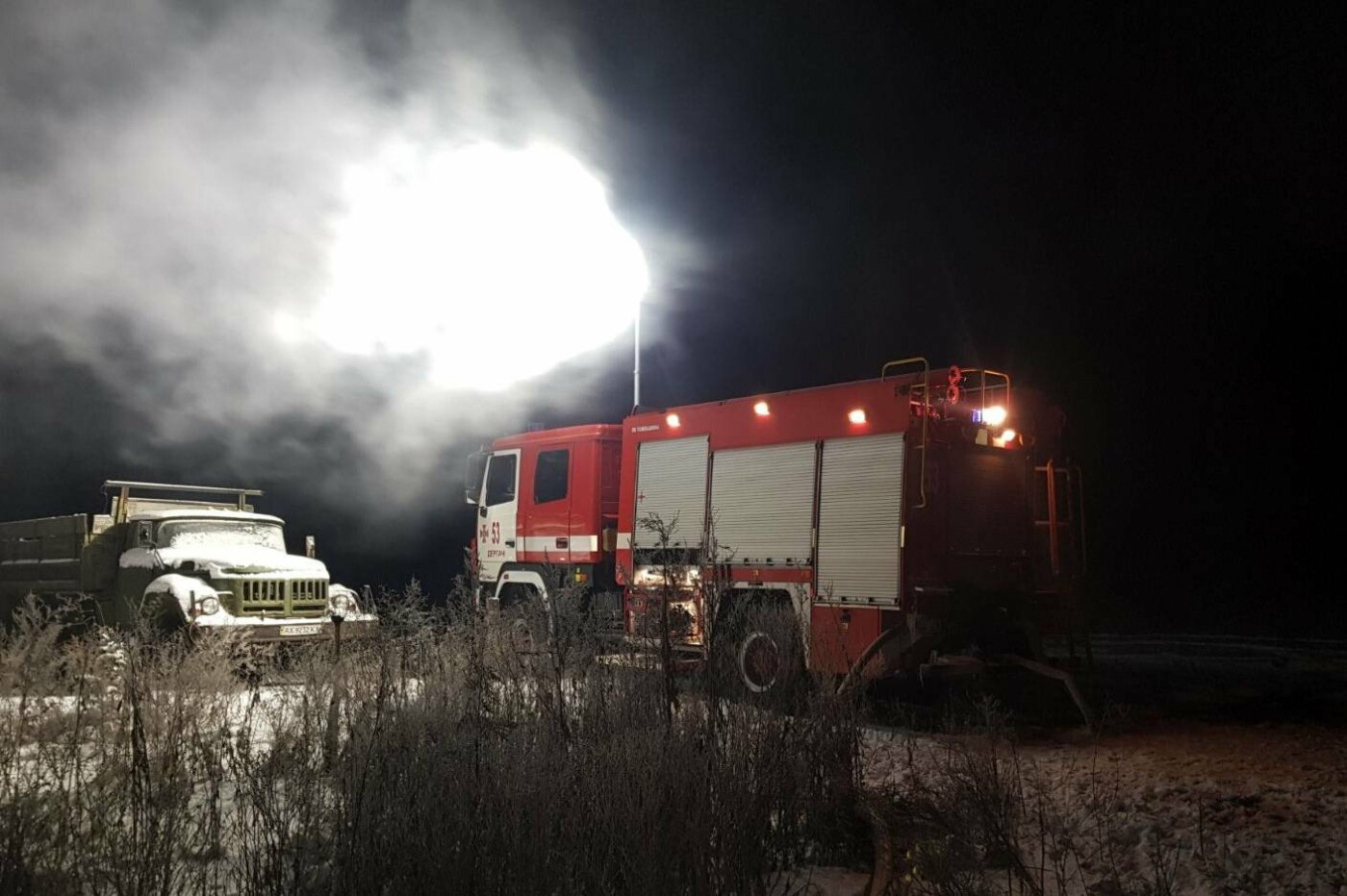 Под Харьковом спасатели шесть часов тушили масштабный пожар в хозяйственной постройке, - ФОТО, фото-4