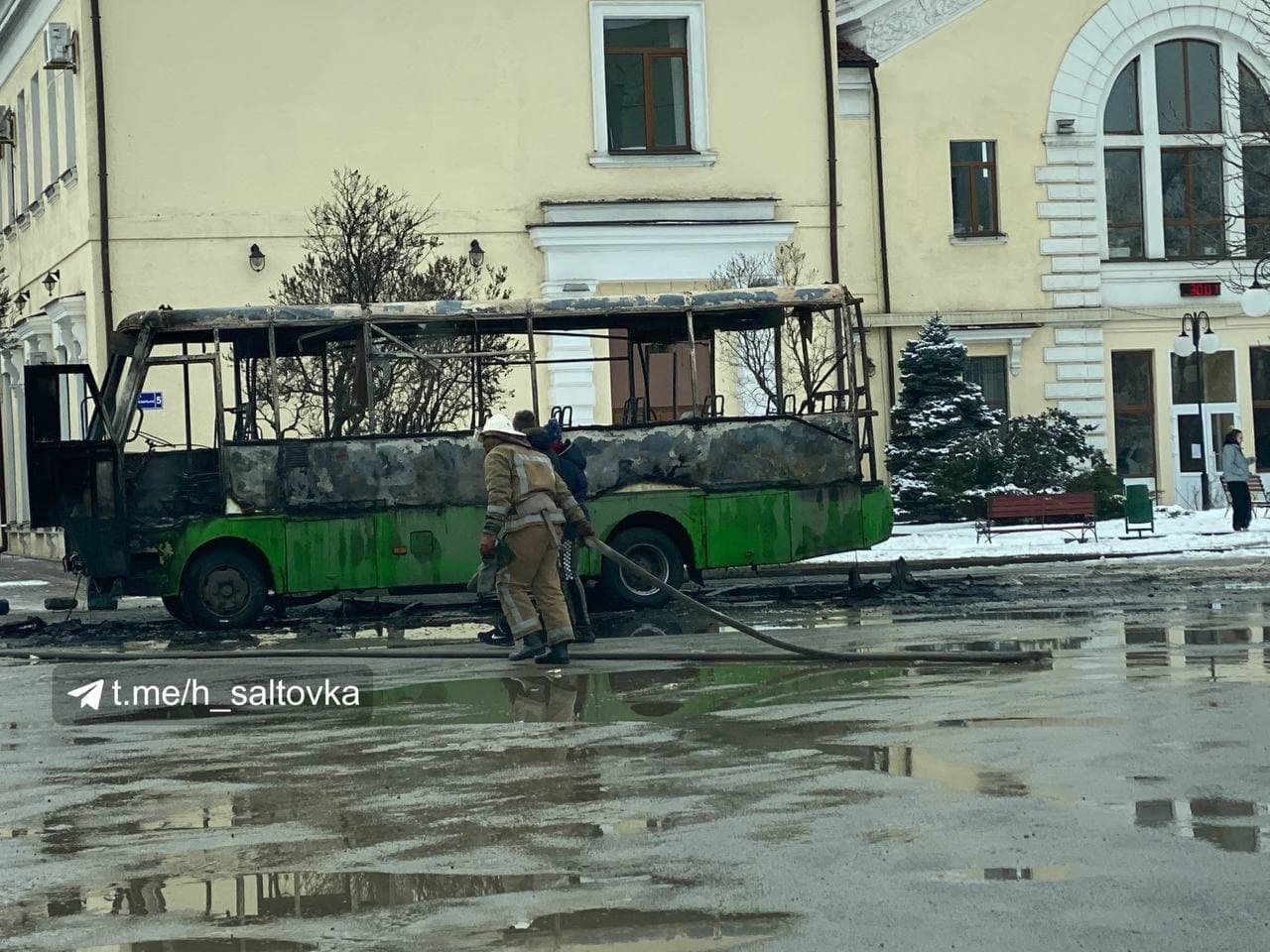 В Харькове возле железнодорожной станции вспыхнула маршрутка, - ФОТО, ВИДЕО 