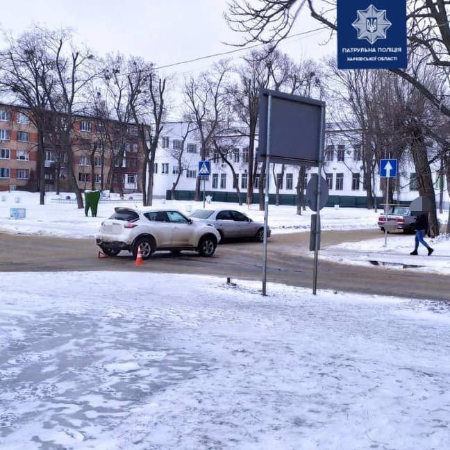 В Харькове водитель внедорожника нарушил ПДД и врезался в легковую машину, - ФОТО