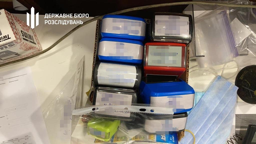Выдавал разрешения на оружие за деньги: в Харькове чиновника полиции подозревают в получении взяток, - ФОТО, фото-9