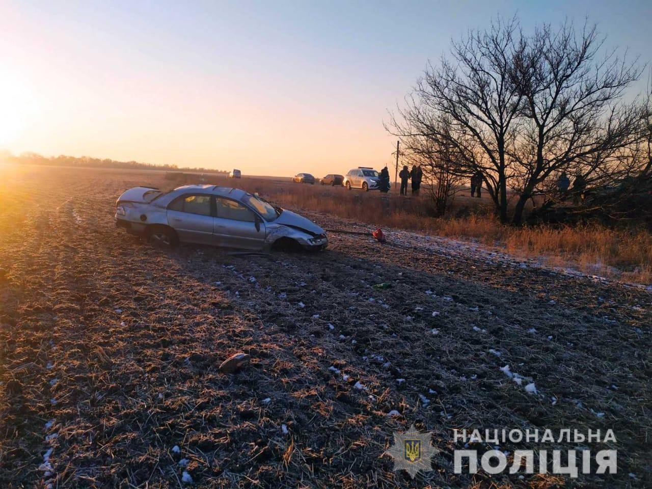 Два трупа и пострадавшие: на Харьковщине легковой автомобиль «слетел» в кювет и перевернулся, - ФОТО, фото-1