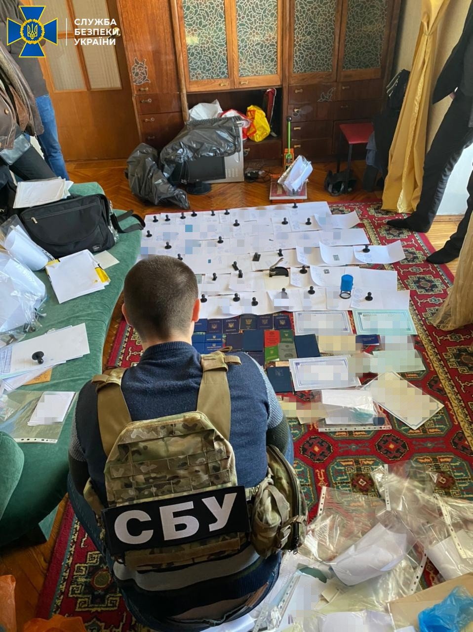 В Харькове подпольная лаборатория нелегально печатала документы для иностранных мигрантов, - ФОТО, фото-2